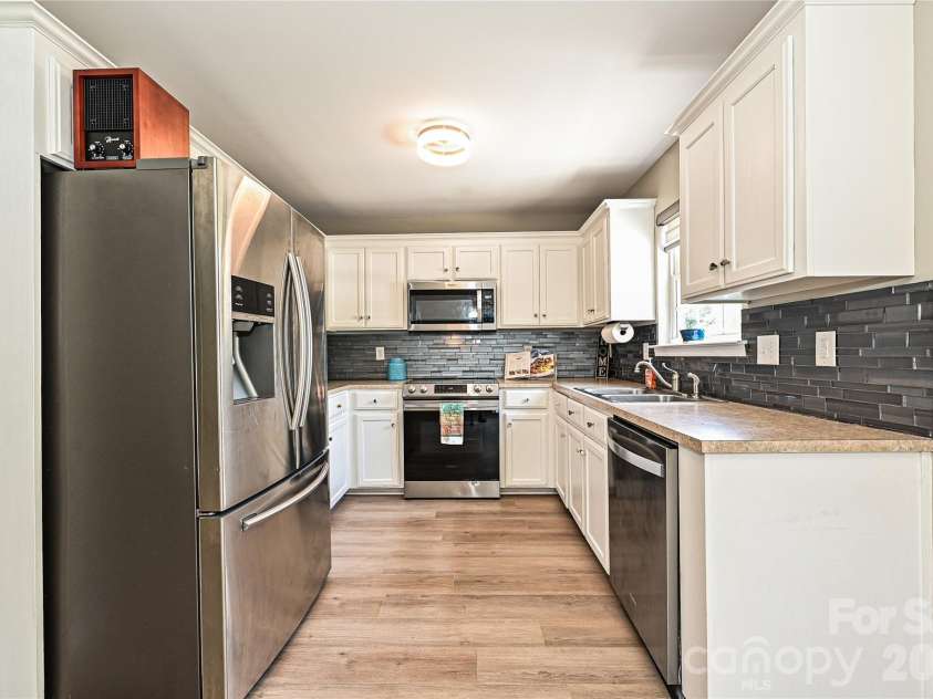 3805 Cassidy Drive, Waxhaw, NC 28173.  MLS# CAR4392731, YatesRealty ID 30357. 