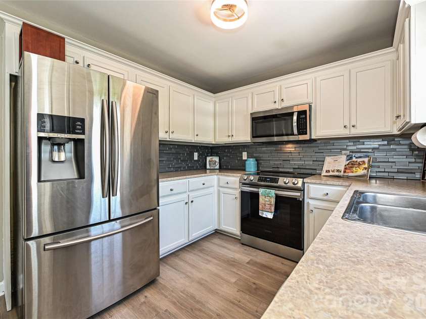 3805 Cassidy Drive, Waxhaw, NC 28173.  MLS# CAR4392731, YatesRealty ID 30357. 