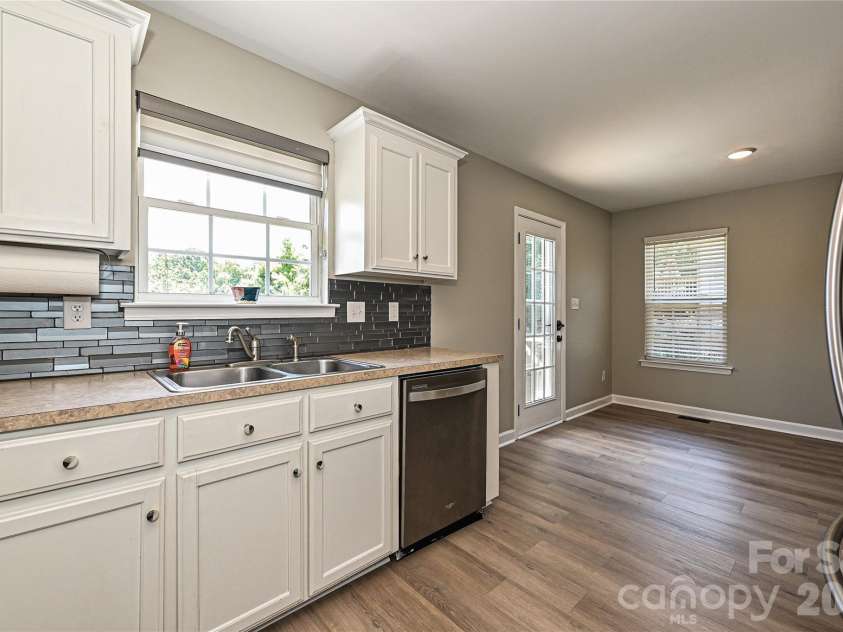 3805 Cassidy Drive, Waxhaw, NC 28173.  MLS# CAR4392731, YatesRealty ID 30357. 