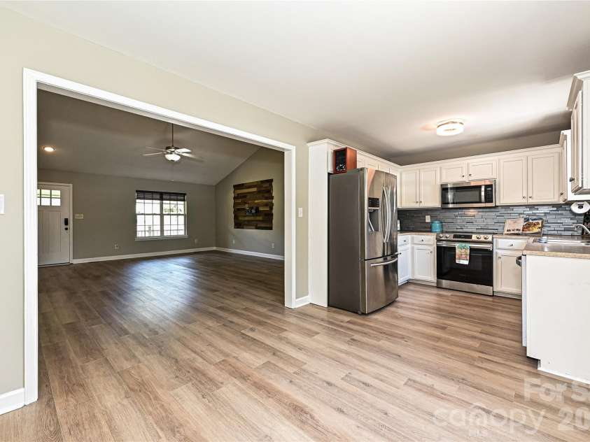 3805 Cassidy Drive, Waxhaw, NC 28173.  MLS# CAR4392731, YatesRealty ID 30357. 