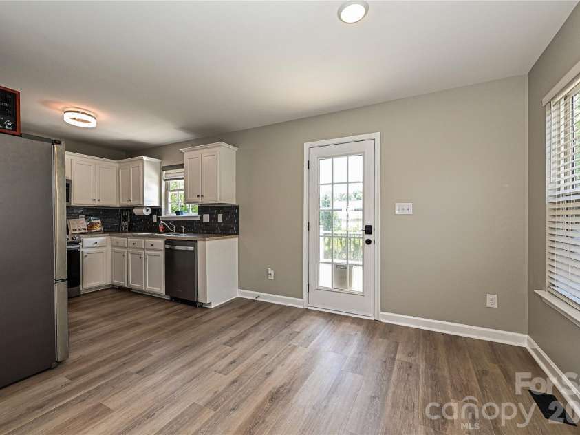 3805 Cassidy Drive, Waxhaw, NC 28173.  MLS# CAR4392731, YatesRealty ID 30357. Breakfast area