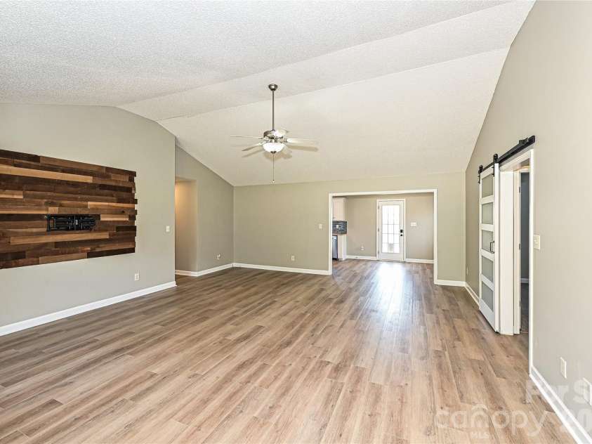 3805 Cassidy Drive, Waxhaw, NC 28173.  MLS# CAR4392731, YatesRealty ID 30357. Fabulous Oversized Family Room!