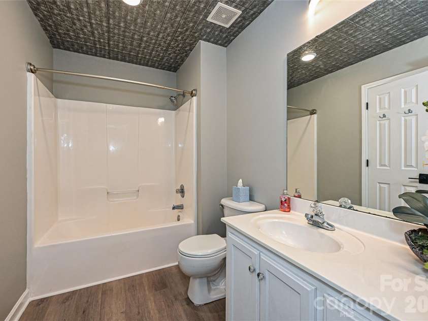 3805 Cassidy Drive, Waxhaw, NC 28173.  MLS# CAR4392731, YatesRealty ID 30357. Primary ensuite