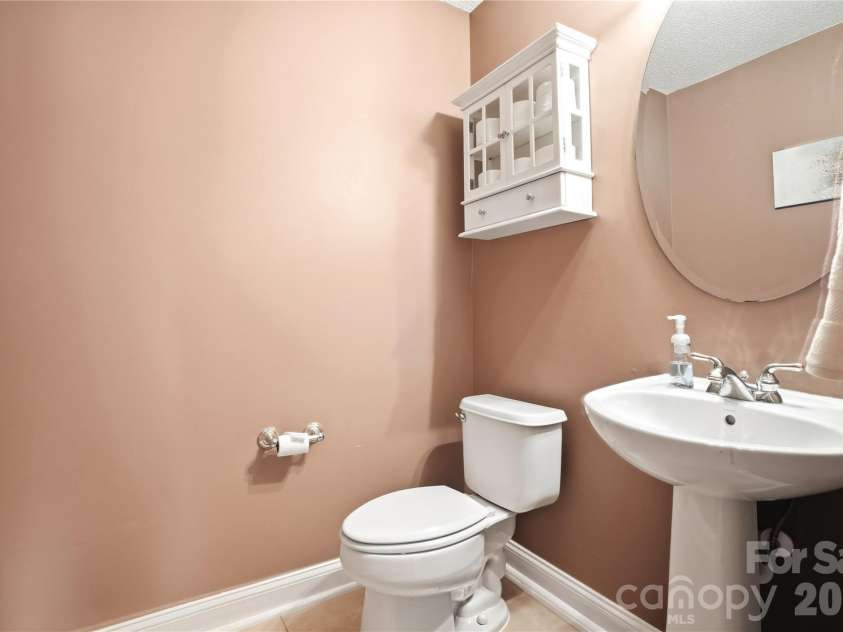 13310 Pontchatrain Avenue, Charlotte, NC 28273.  MLS# CAR4377198, YatesRealty ID 30358. Half bath conveniently located