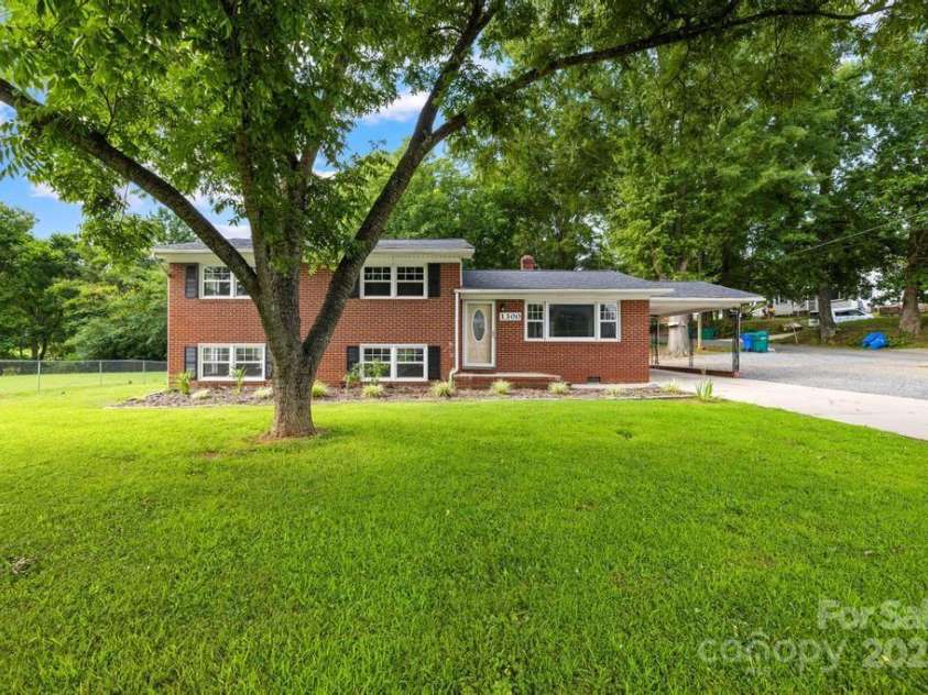 1300 Montgomery Avenue, Albemarle, NC 28001.  MLS# CAR4266778, YatesRealty ID 30359. 