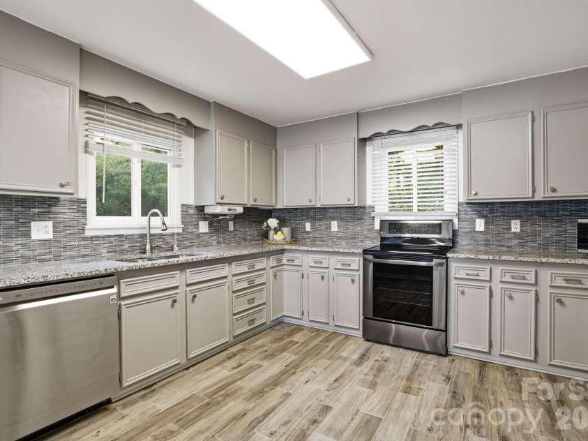 8188 Normandy Road, Denver, NC 28037.  MLS# CAR4383571, YatesRealty ID 30359. Spacious kitchen - room for multiple chefs