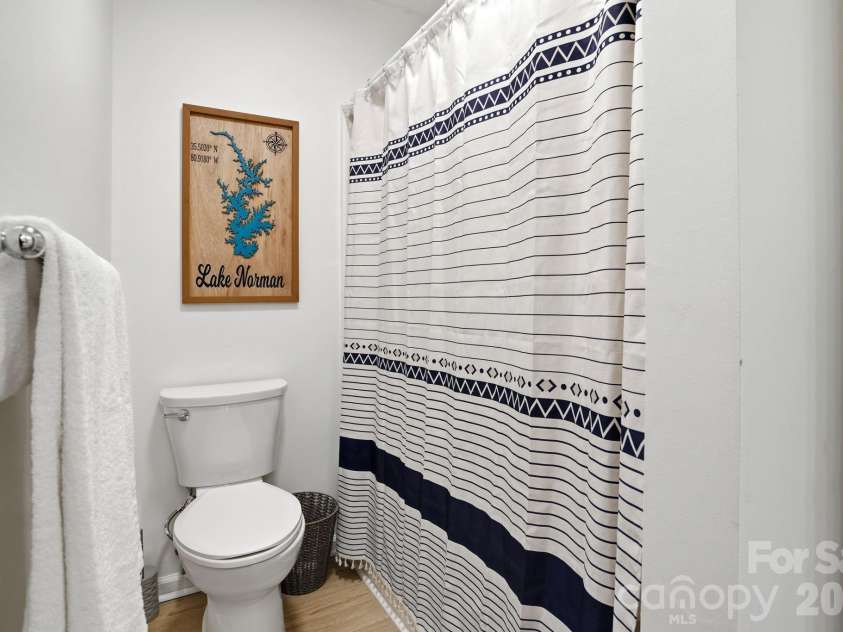 8188 Normandy Road, Denver, NC 28037.  MLS# CAR4383571, YatesRealty ID 30359. Upper level guest bath