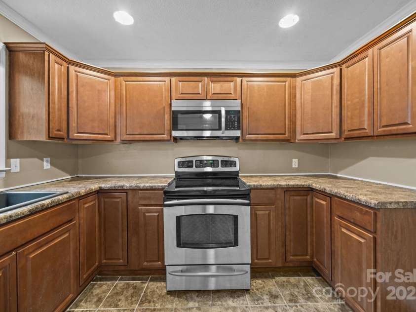 1158 Sunset Court, Conover, NC 28613.  MLS# CAR4328975, YatesRealty ID 3036. 