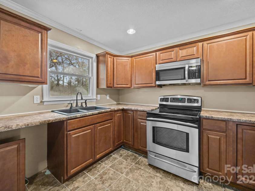 1158 Sunset Court, Conover, NC 28613.  MLS# CAR4328975, YatesRealty ID 3036. 