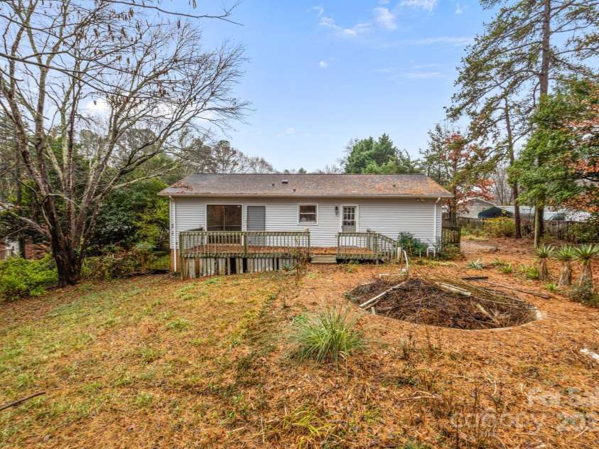 1158 Sunset Court, Conover, NC 28613.  MLS# CAR4328975, YatesRealty ID 3036. 