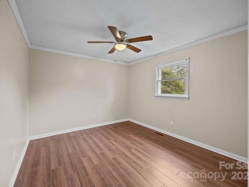 1158 Sunset Court, Conover, NC 28613.  MLS# CAR4328975, YatesRealty ID 3036. Secondary Bedroom