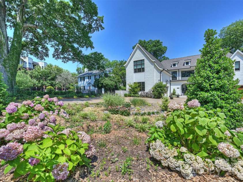 2714 Selwyn Avenue, Charlotte, NC 28209.  MLS# CAR4213773, YatesRealty ID 3036. 