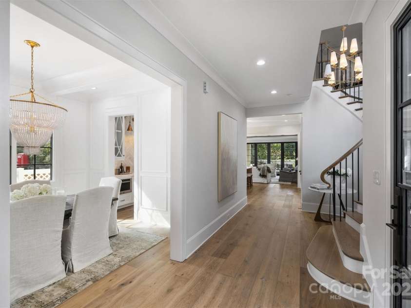 2714 Selwyn Avenue, Charlotte, NC 28209.  MLS# CAR4213773, YatesRealty ID 3036. 