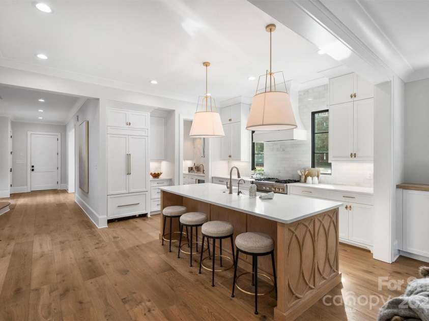 2714 Selwyn Avenue, Charlotte, NC 28209.  MLS# CAR4213773, YatesRealty ID 3036. 