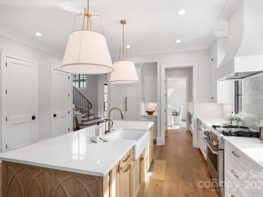 2714 Selwyn Avenue, Charlotte, NC 28209.  MLS# CAR4213773, YatesRealty ID 3036. 