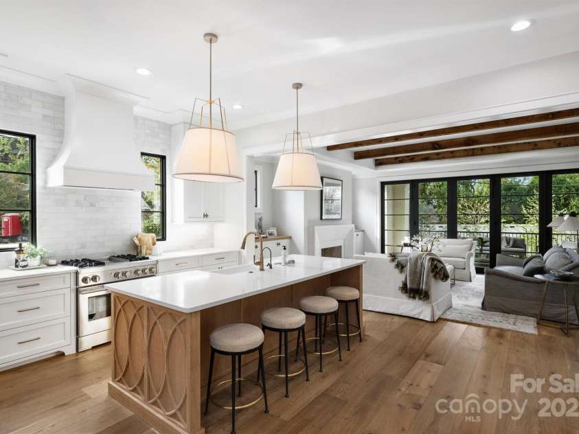 2714 Selwyn Avenue, Charlotte, NC 28209.  MLS# CAR4213773, YatesRealty ID 3036. 