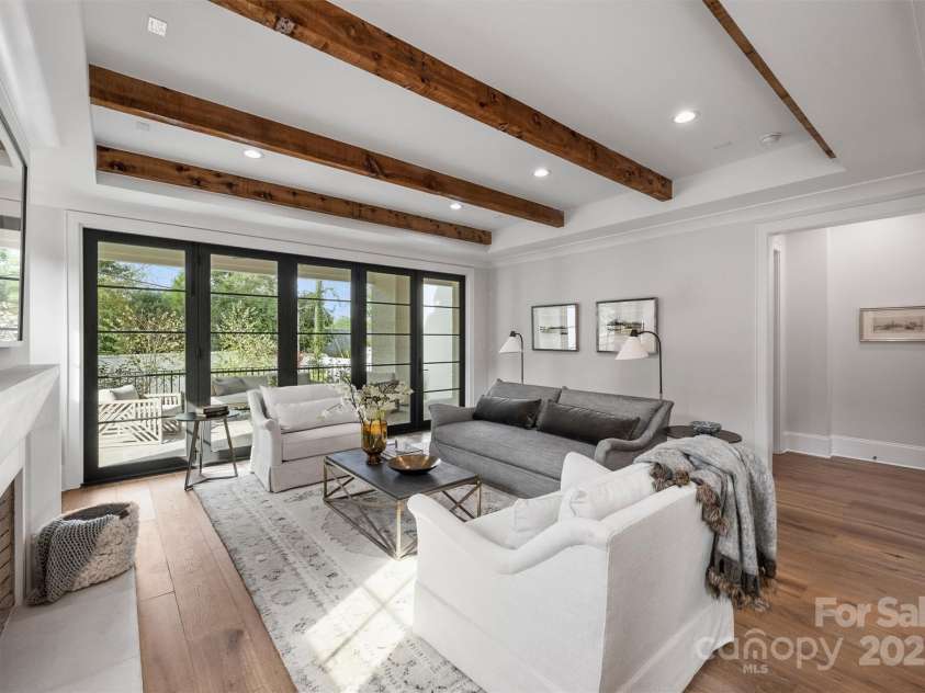 2714 Selwyn Avenue, Charlotte, NC 28209.  MLS# CAR4213773, YatesRealty ID 3036. 