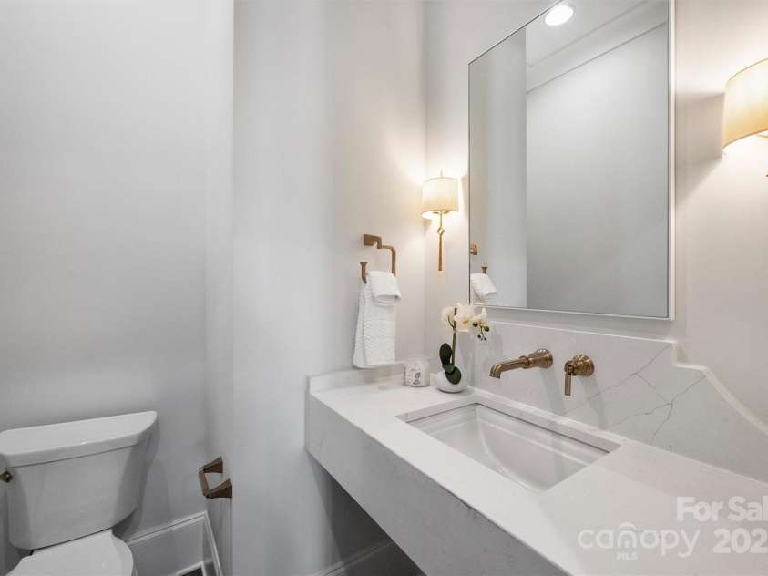 2714 Selwyn Avenue, Charlotte, NC 28209.  MLS# CAR4213773, YatesRealty ID 3036. 