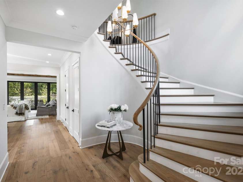 2714 Selwyn Avenue, Charlotte, NC 28209.  MLS# CAR4213773, YatesRealty ID 3036. 