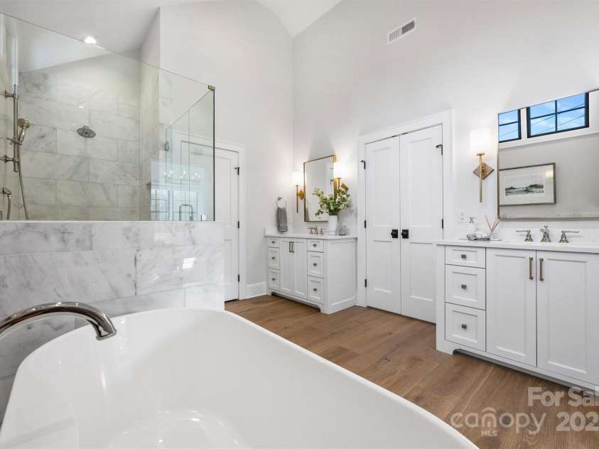 2714 Selwyn Avenue, Charlotte, NC 28209.  MLS# CAR4213773, YatesRealty ID 3036. 
