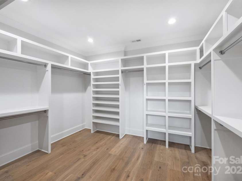 2714 Selwyn Avenue, Charlotte, NC 28209.  MLS# CAR4213773, YatesRealty ID 3036. 
