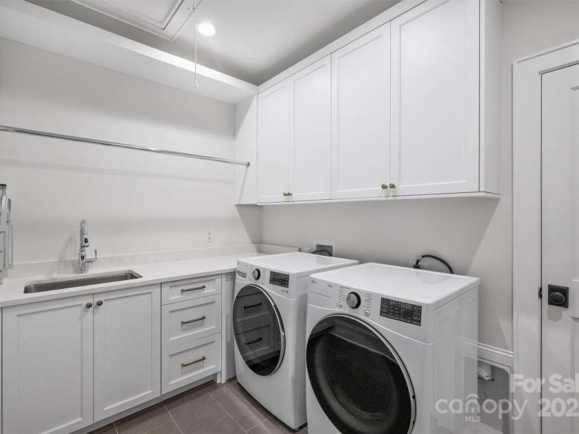 2714 Selwyn Avenue, Charlotte, NC 28209.  MLS# CAR4213773, YatesRealty ID 3036. 