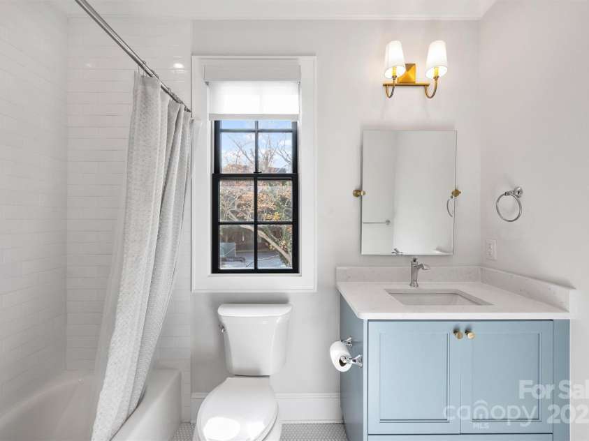 2714 Selwyn Avenue, Charlotte, NC 28209.  MLS# CAR4213773, YatesRealty ID 3036. 