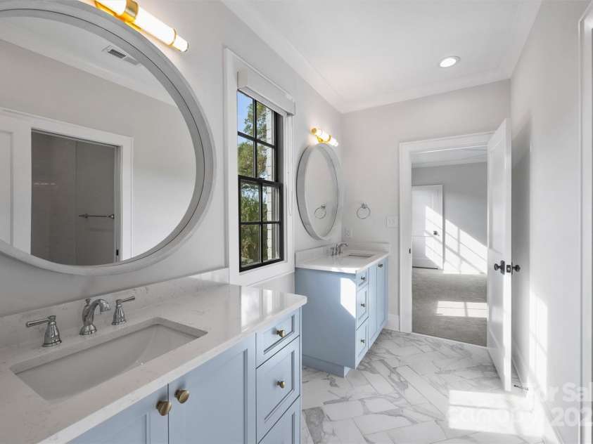 2714 Selwyn Avenue, Charlotte, NC 28209.  MLS# CAR4213773, YatesRealty ID 3036. 