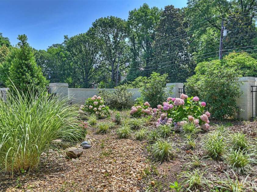 2714 Selwyn Avenue, Charlotte, NC 28209.  MLS# CAR4213773, YatesRealty ID 3036. 