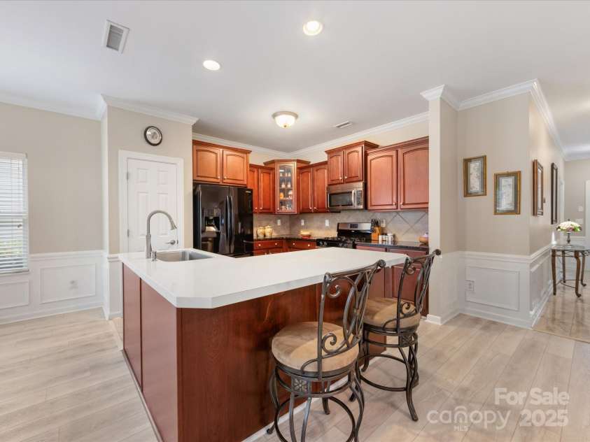 2513 Rosebud Court, Tega Cay, SC 29708.  MLS# CAR4284006, YatesRealty ID 30360. Breakfast bar