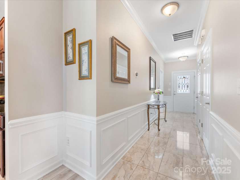 2513 Rosebud Court, Tega Cay, SC 29708.  MLS# CAR4284006, YatesRealty ID 30360. Entry way