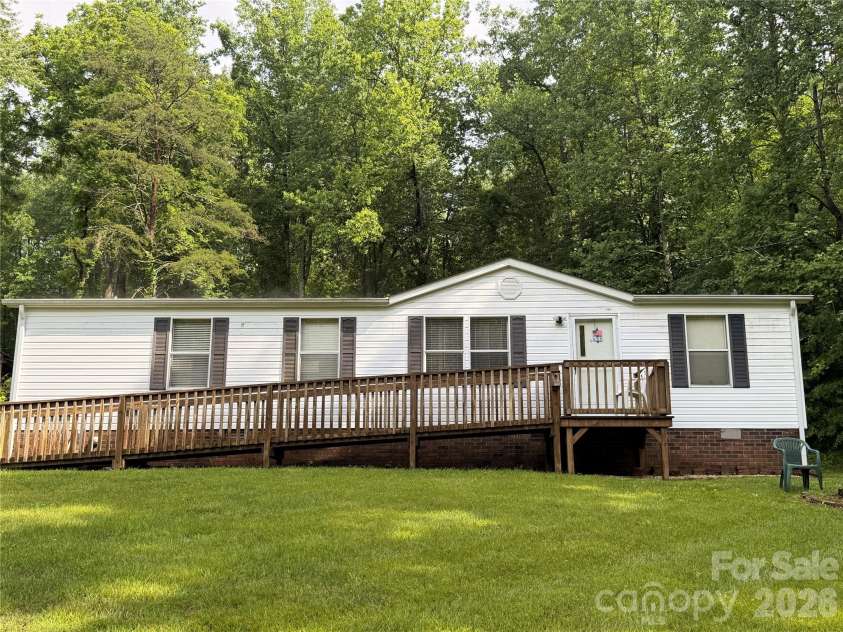 5493 Harris Farm Road, Hickory, NC 28602.  MLS# CAR4388001, YatesRealty ID 30360. 