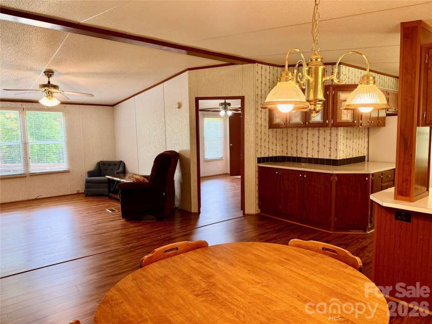 5493 Harris Farm Road, Hickory, NC 28602.  MLS# CAR4388001, YatesRealty ID 30360. 