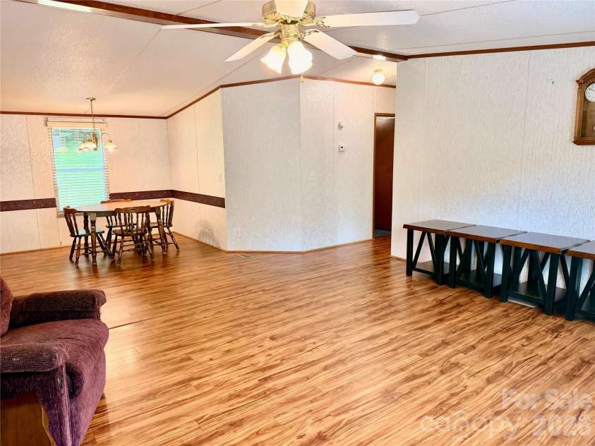 5493 Harris Farm Road, Hickory, NC 28602.  MLS# CAR4388001, YatesRealty ID 30360. 