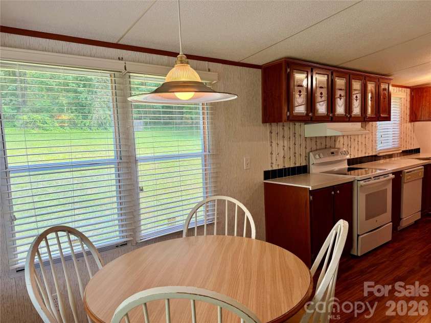 5493 Harris Farm Road, Hickory, NC 28602.  MLS# CAR4388001, YatesRealty ID 30360. 
