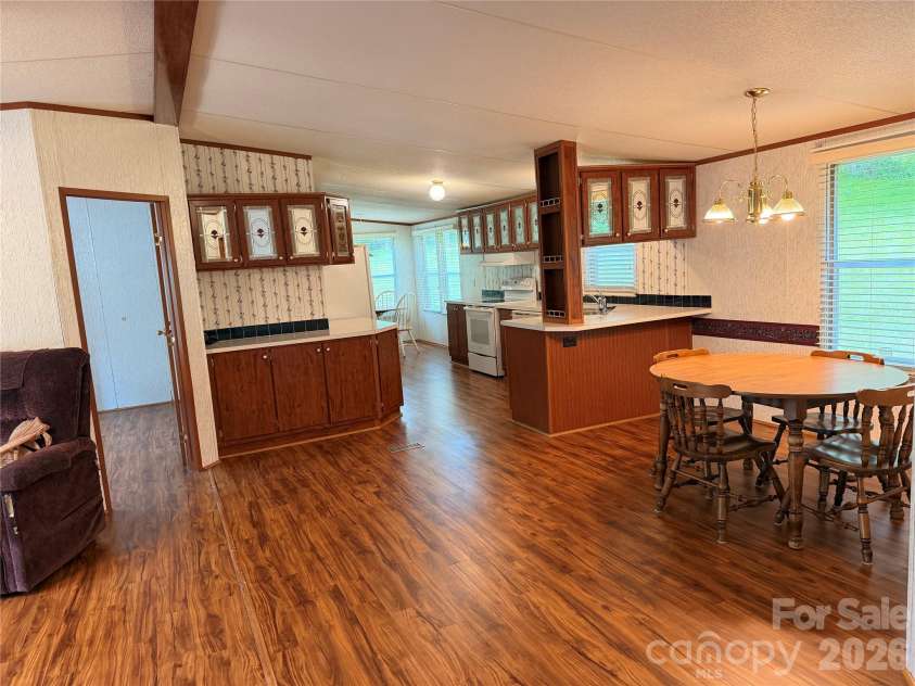 5493 Harris Farm Road, Hickory, NC 28602.  MLS# CAR4388001, YatesRealty ID 30360. 