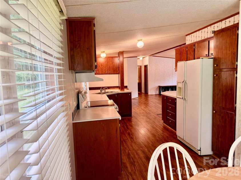 5493 Harris Farm Road, Hickory, NC 28602.  MLS# CAR4388001, YatesRealty ID 30360. 