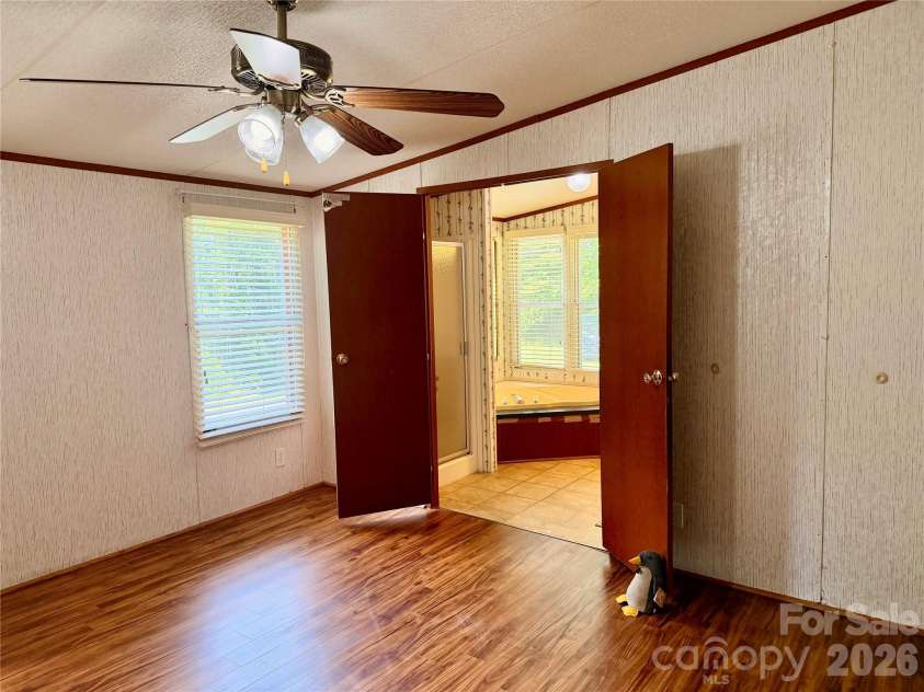 5493 Harris Farm Road, Hickory, NC 28602.  MLS# CAR4388001, YatesRealty ID 30360. 