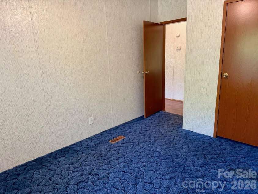 5493 Harris Farm Road, Hickory, NC 28602.  MLS# CAR4388001, YatesRealty ID 30360. 