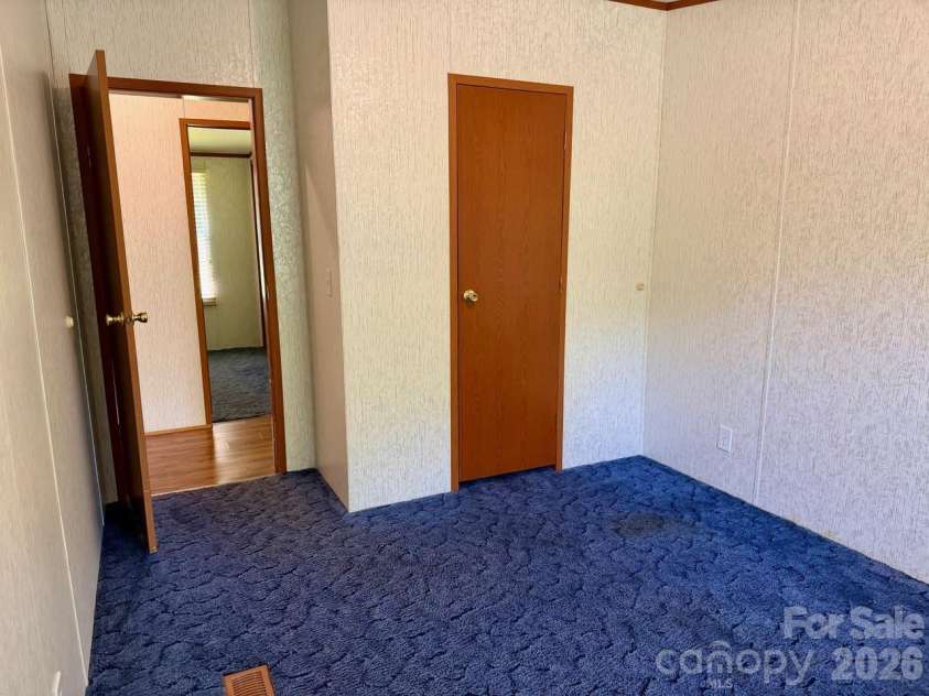 5493 Harris Farm Road, Hickory, NC 28602.  MLS# CAR4388001, YatesRealty ID 30360. 