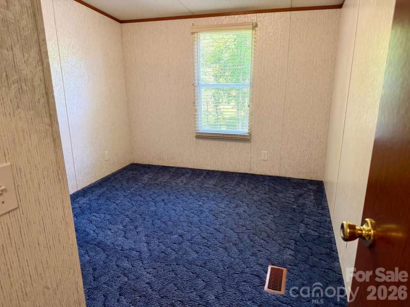 5493 Harris Farm Road, Hickory, NC 28602.  MLS# CAR4388001, YatesRealty ID 30360. 