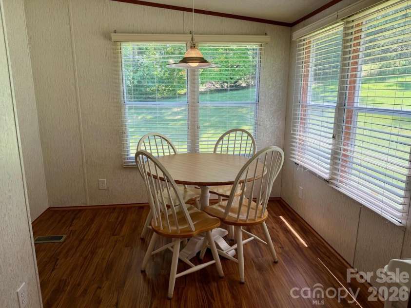 5493 Harris Farm Road, Hickory, NC 28602.  MLS# CAR4388001, YatesRealty ID 30360. 