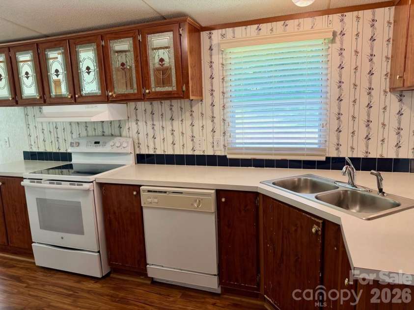 5493 Harris Farm Road, Hickory, NC 28602.  MLS# CAR4388001, YatesRealty ID 30360. 