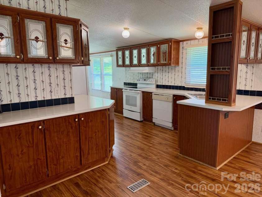 5493 Harris Farm Road, Hickory, NC 28602.  MLS# CAR4388001, YatesRealty ID 30360. 