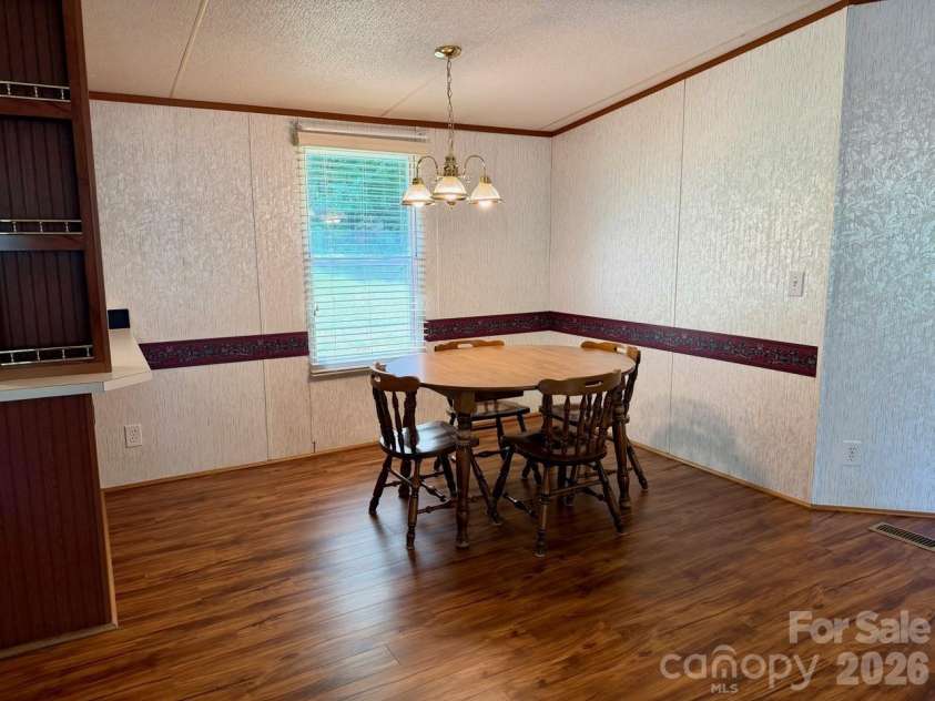 5493 Harris Farm Road, Hickory, NC 28602.  MLS# CAR4388001, YatesRealty ID 30360. 