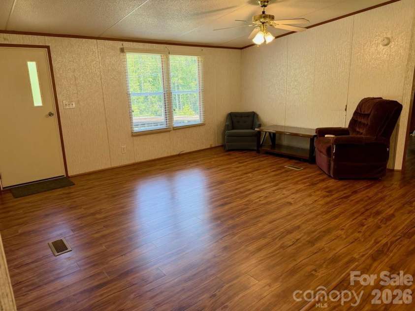 5493 Harris Farm Road, Hickory, NC 28602.  MLS# CAR4388001, YatesRealty ID 30360. 