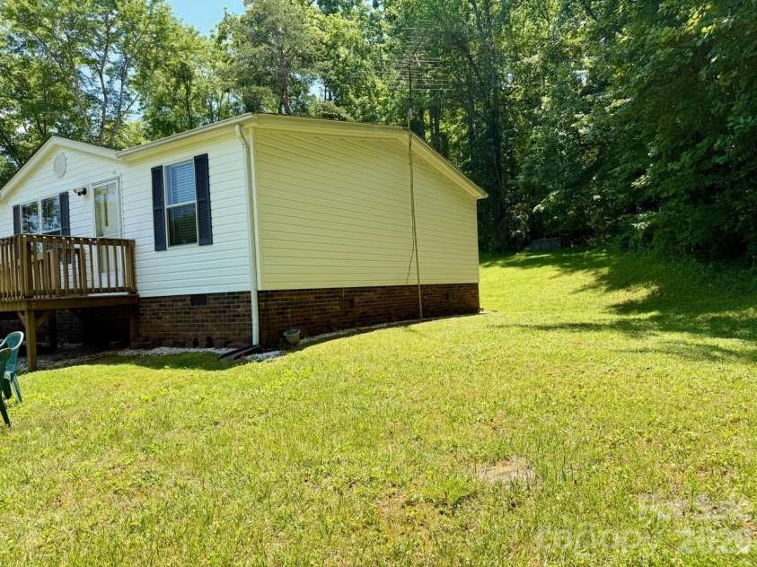 5493 Harris Farm Road, Hickory, NC 28602.  MLS# CAR4388001, YatesRealty ID 30360. 