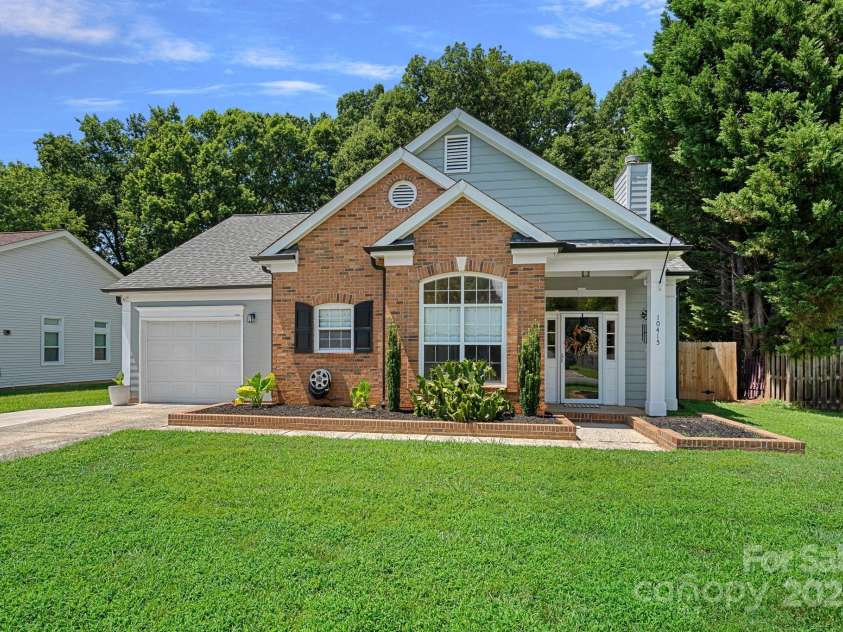 10415 Danesway Lane, Cornelius, NC 28031.  MLS# CAR4284118, YatesRealty ID 30361. 