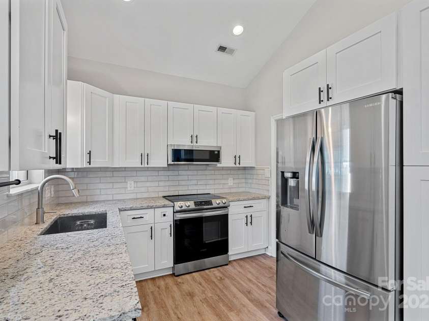 10415 Danesway Lane, Cornelius, NC 28031.  MLS# CAR4284118, YatesRealty ID 30361. 