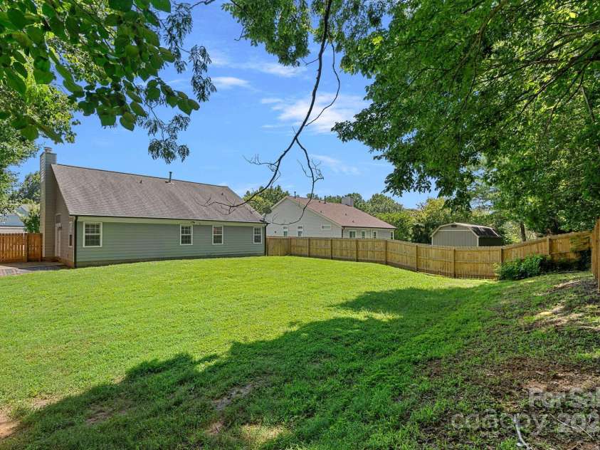 10415 Danesway Lane, Cornelius, NC 28031.  MLS# CAR4284118, YatesRealty ID 30361. 